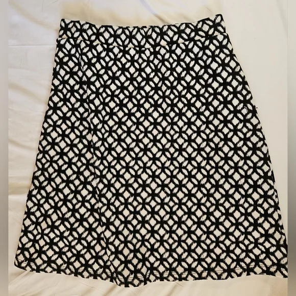 Le Lis Juniors White And Black Pull On Skirt With Faux Pockets Size Medium - Picture 9 of 9